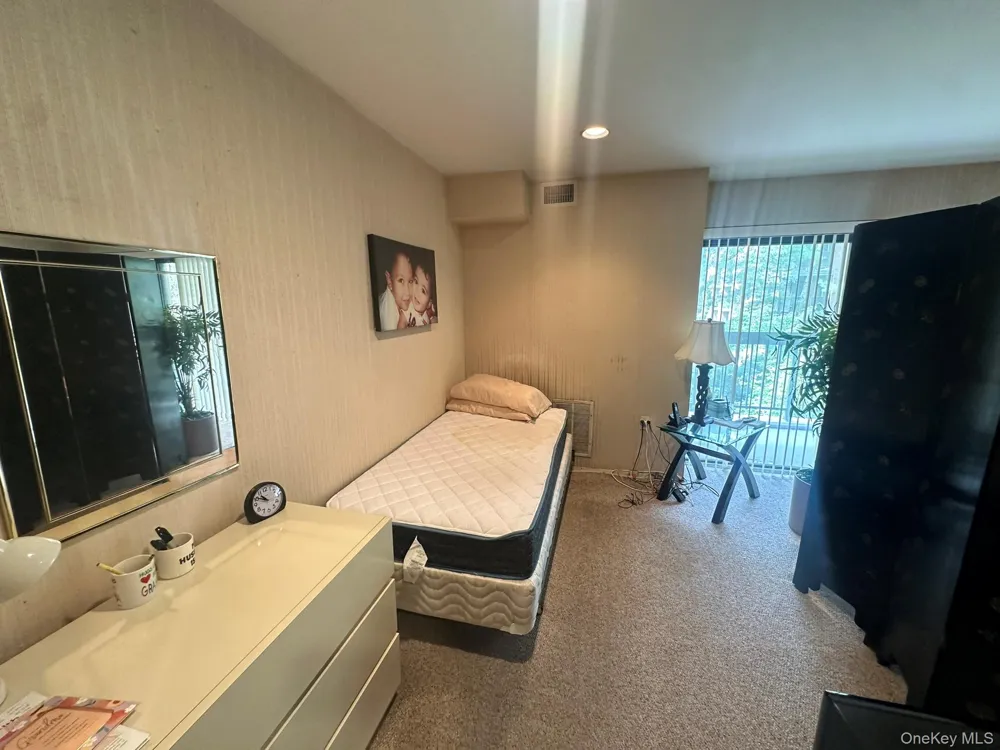 376 Central Avenue #3-V Lawrence, NY 11559