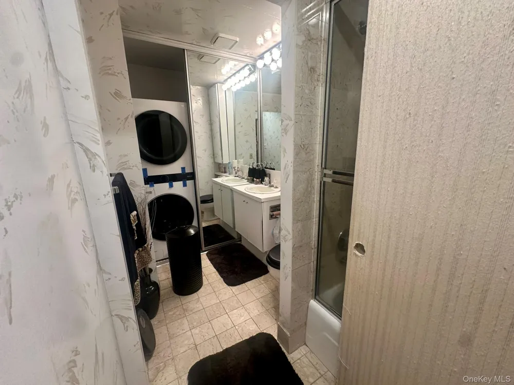 376 Central Avenue #3-V Lawrence, NY 11559