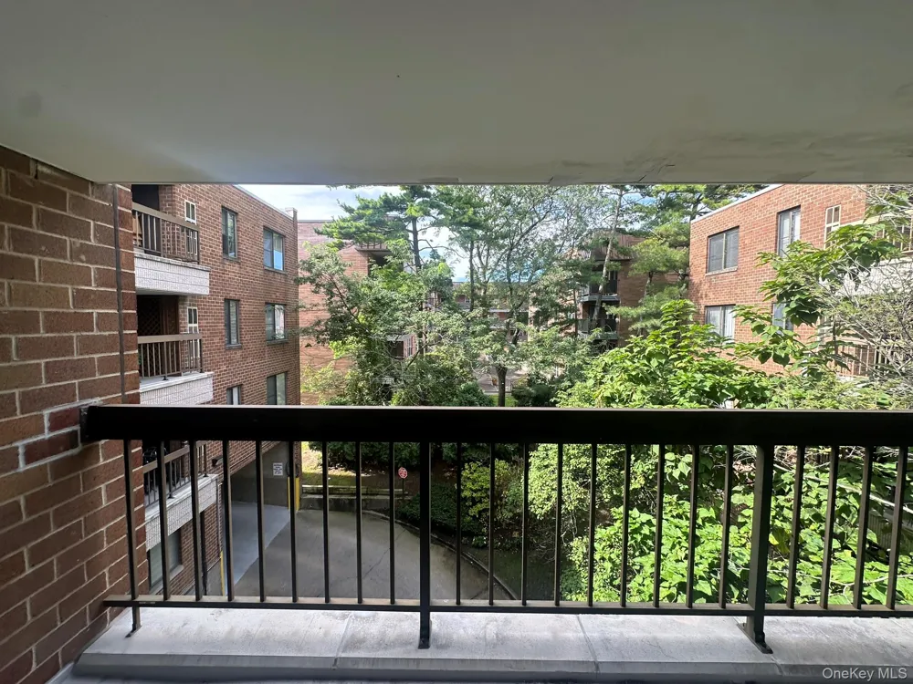376 Central Avenue #3-V Lawrence, NY 11559
