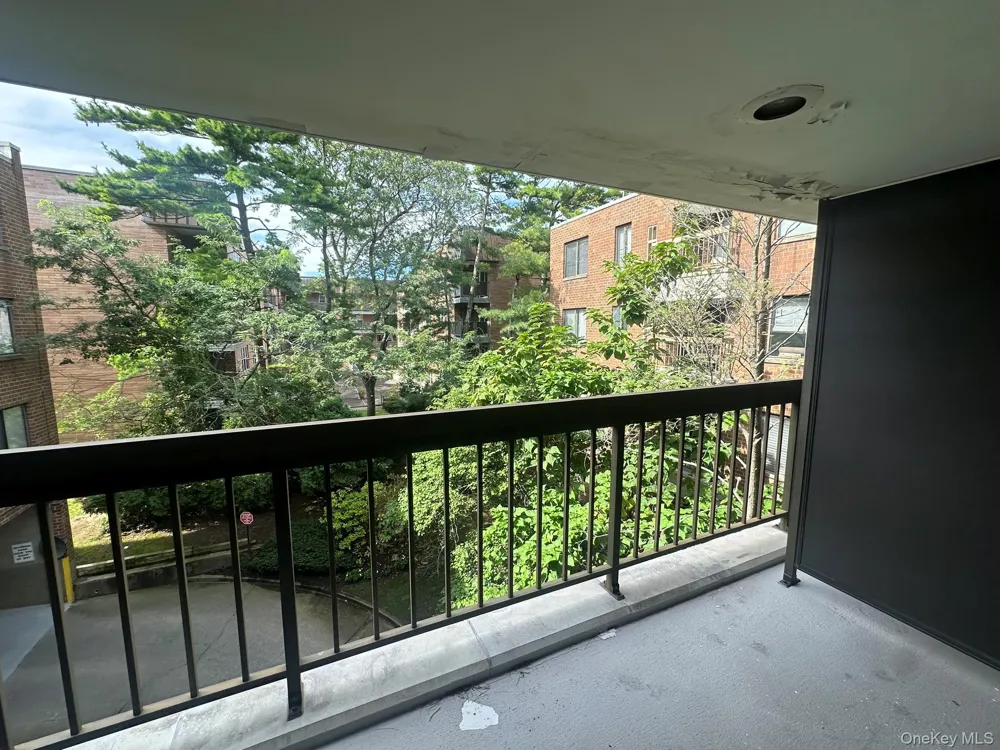376 Central Avenue #3-V Lawrence, NY 11559