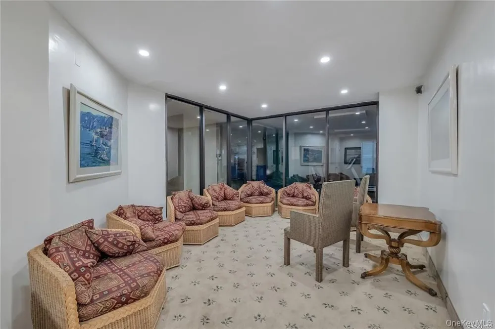 376 Central Avenue #3-V Lawrence, NY 11559