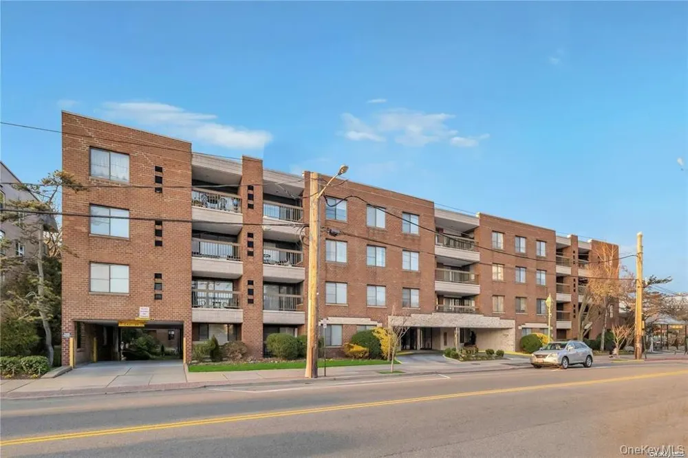 376 Central Avenue #3-V Lawrence, NY 11559