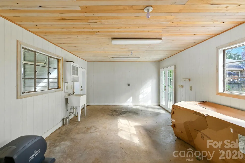 7741 Brevard Road Etowah, NC 28729