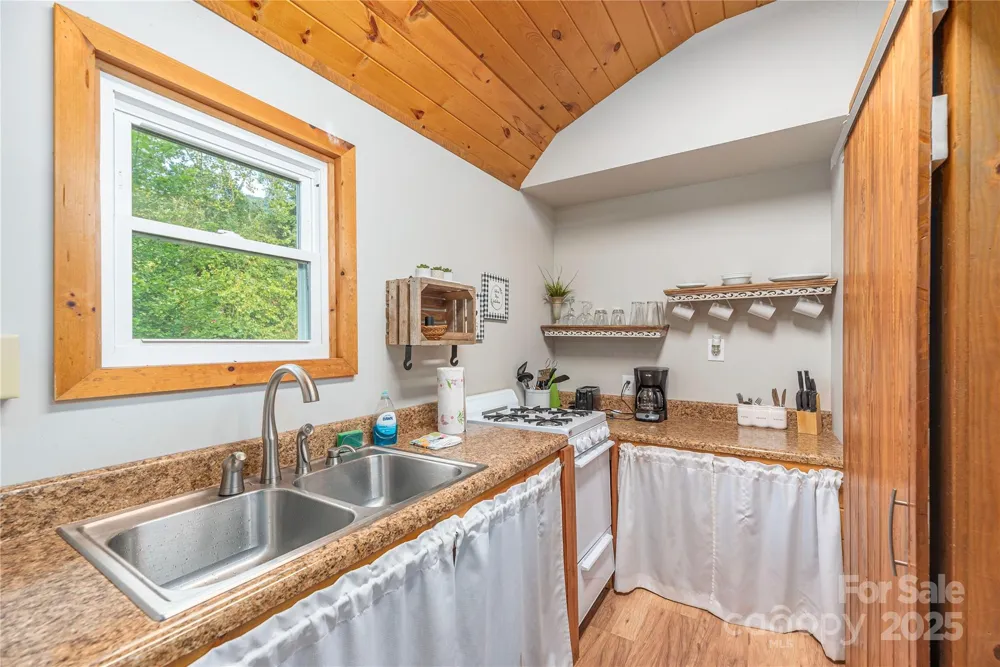 9781 Nc 209 Highway Hot Springs, NC 28743