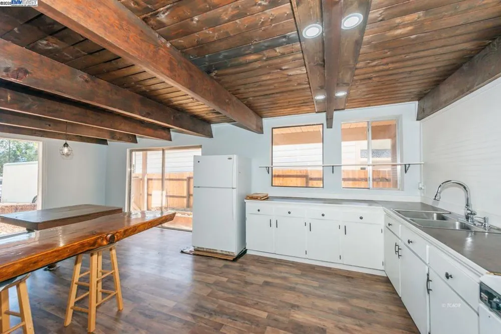 230 Mary Ave Trinity Center, CA 96091
