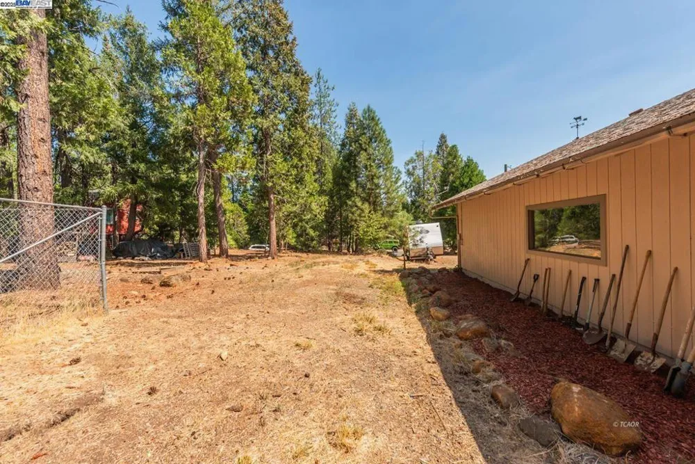 230 Mary Ave Trinity Center, CA 96091