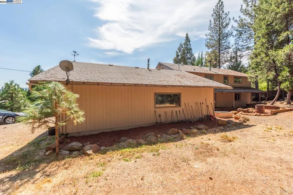 230 Mary Ave Trinity Center, CA 96091