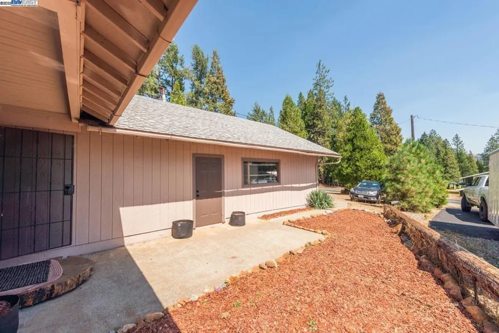 230 Mary Ave Trinity Center, CA 96091