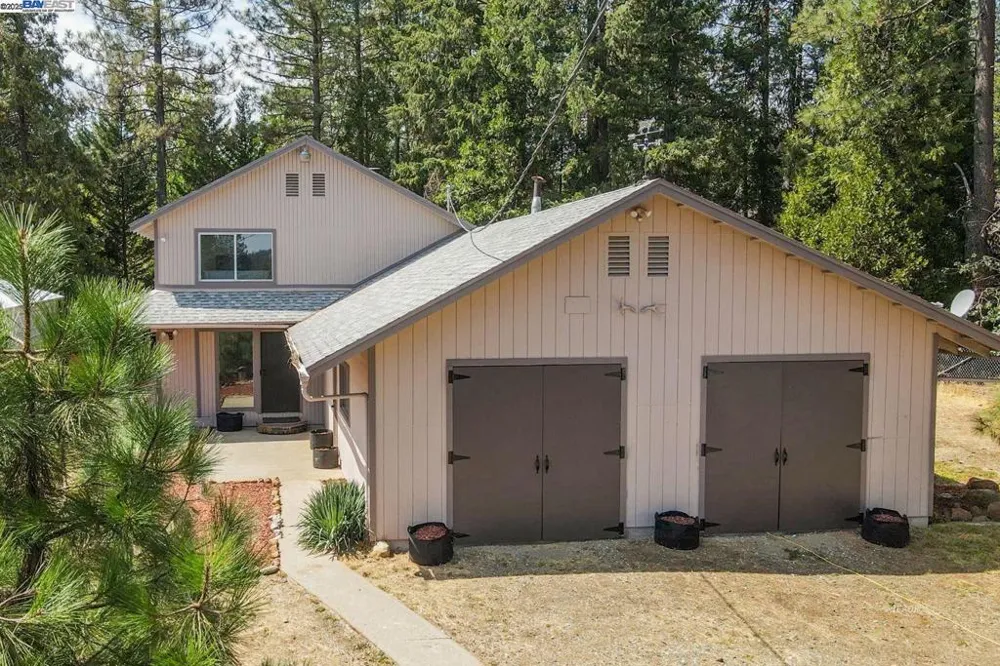 230 Mary Ave Trinity Center, CA 96091