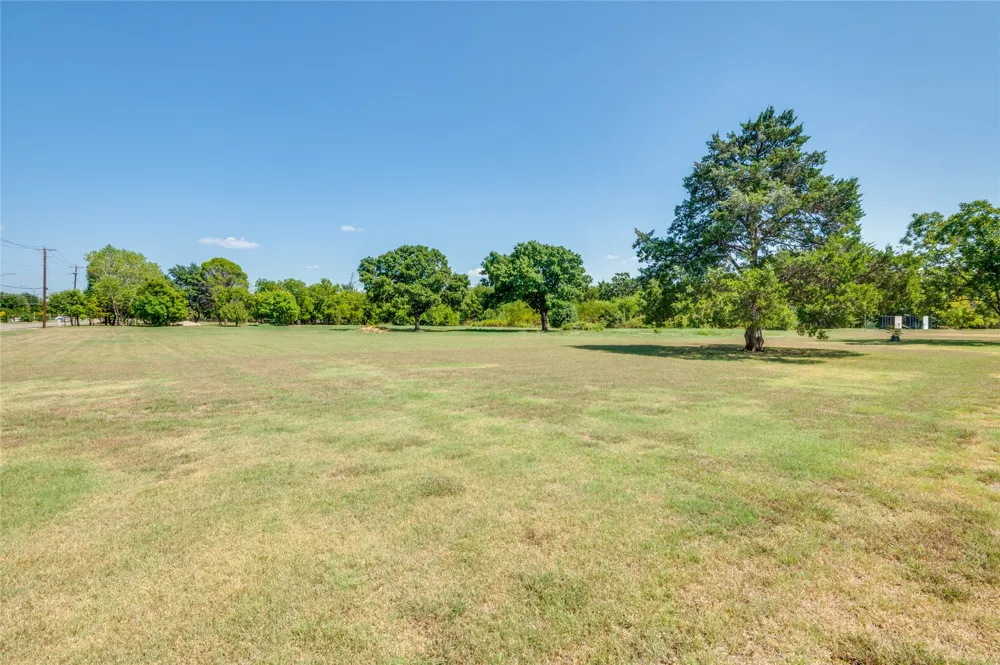 2120 W Sublett Road Arlington, TX 76017
