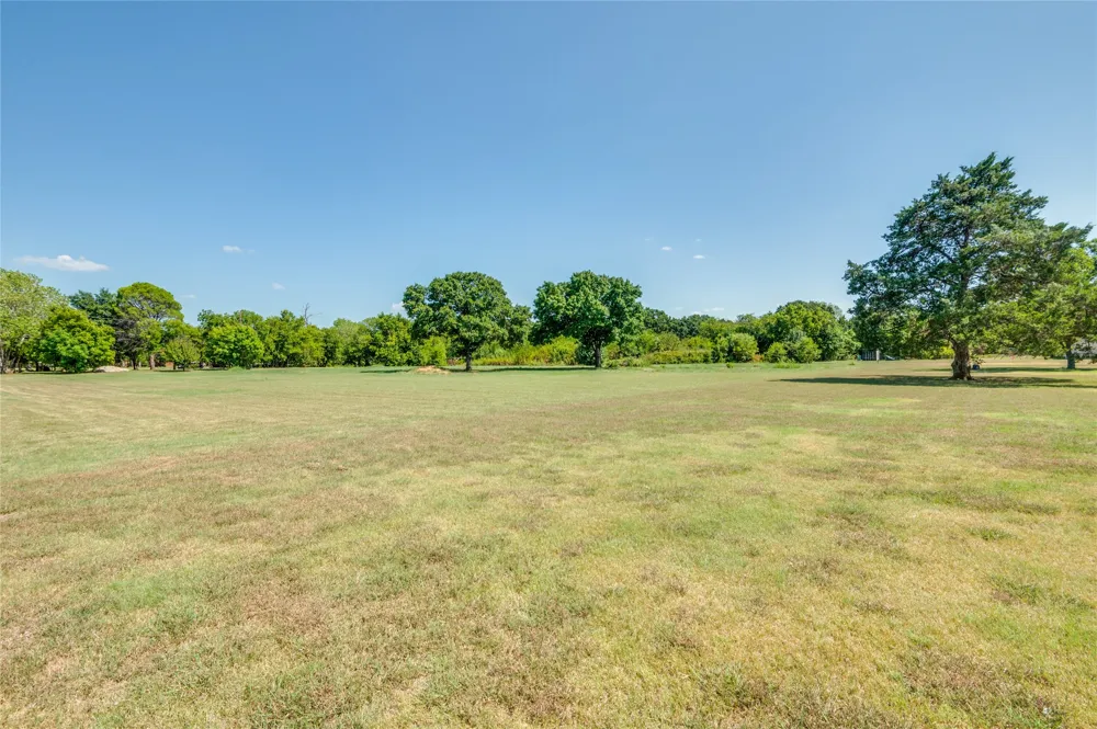 2120 W Sublett Road Arlington, TX 76017