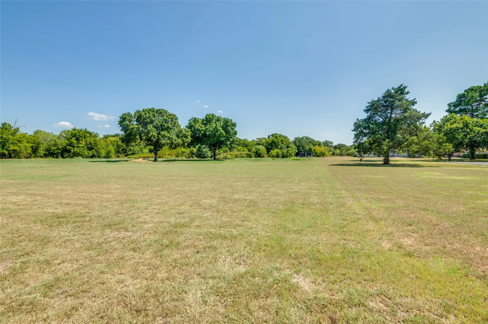 2120 W Sublett Road Arlington, TX 76017