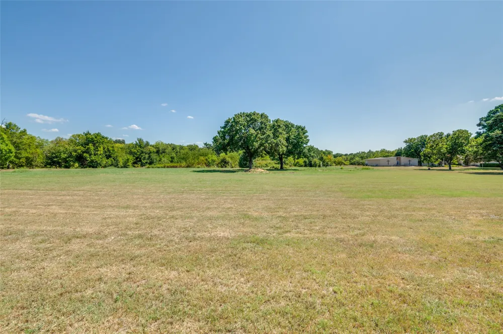 2120 W Sublett Road Arlington, TX 76017