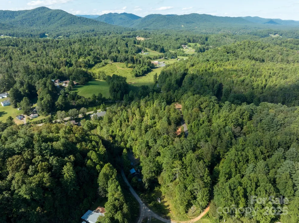 2340 Twin Poplars Lane Lenoir, NC 28645
