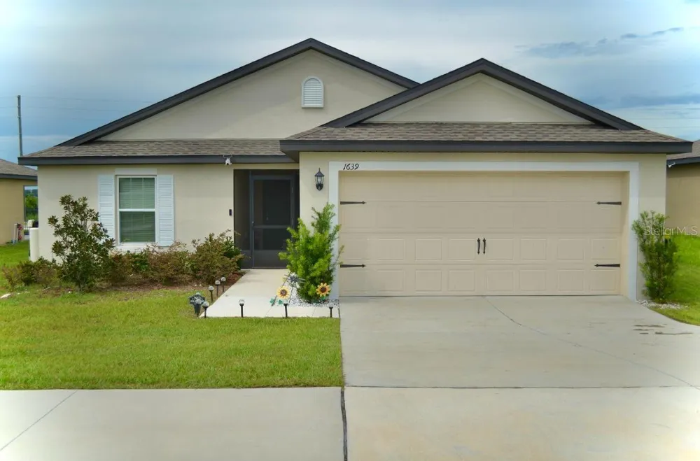 1639 SWAN LAKE CIRCLE Dundee, FL 33838