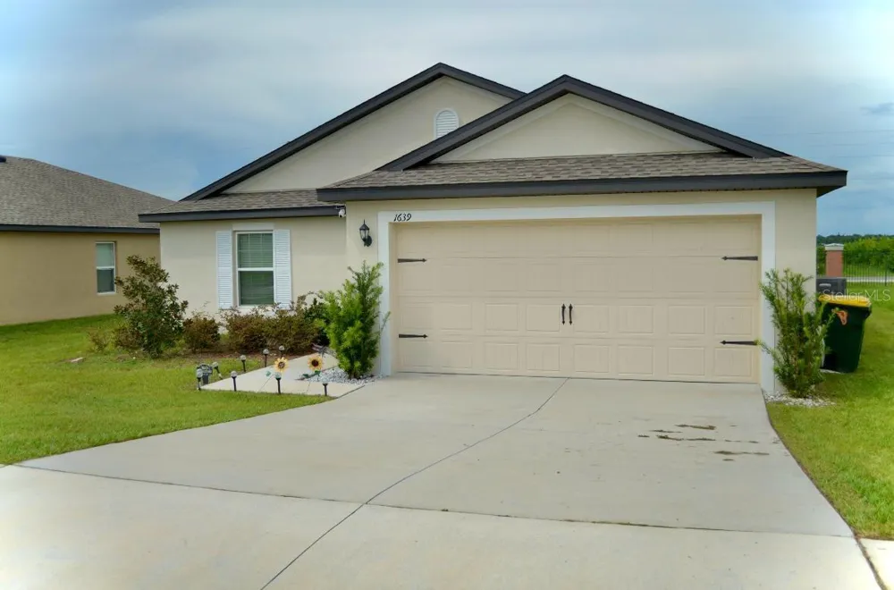 1639 SWAN LAKE CIRCLE Dundee, FL 33838