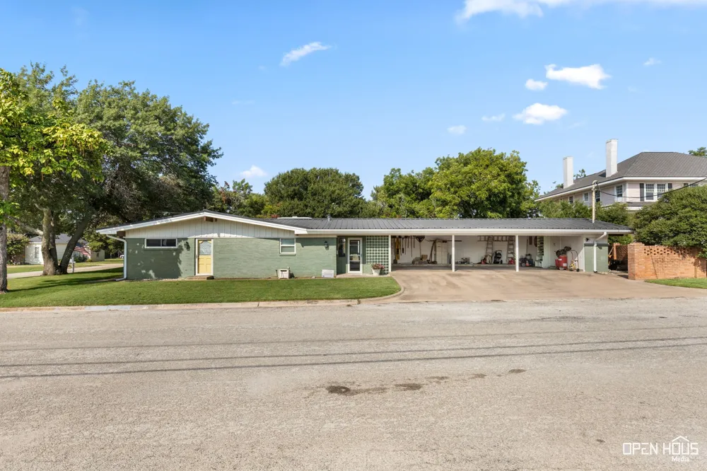 716 E South Street Henrietta, TX 76365
