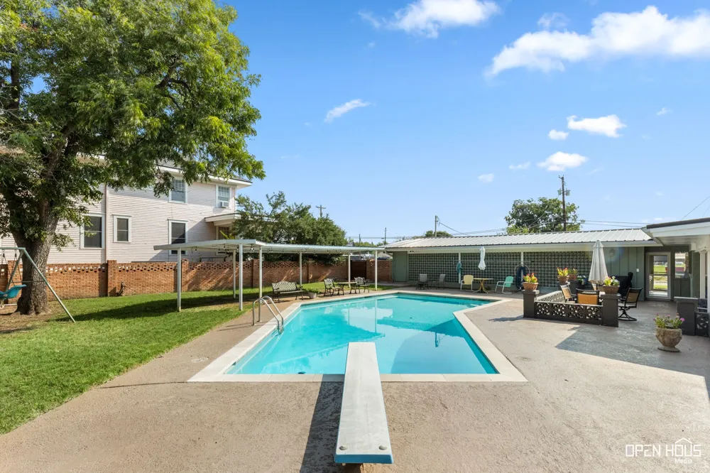 716 E South Street Henrietta, TX 76365