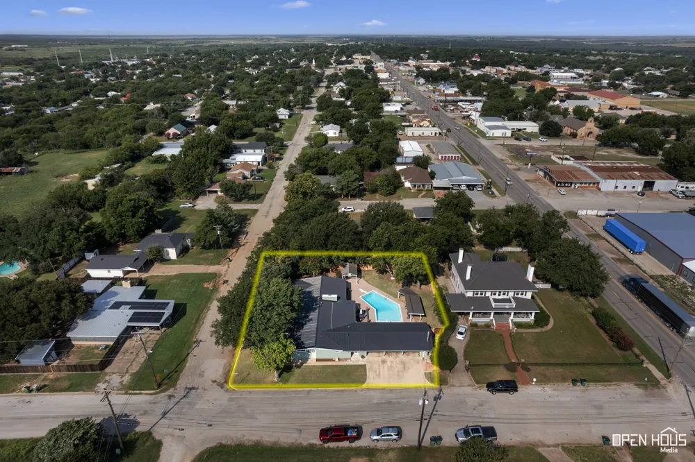 716 E South Street Henrietta, TX 76365