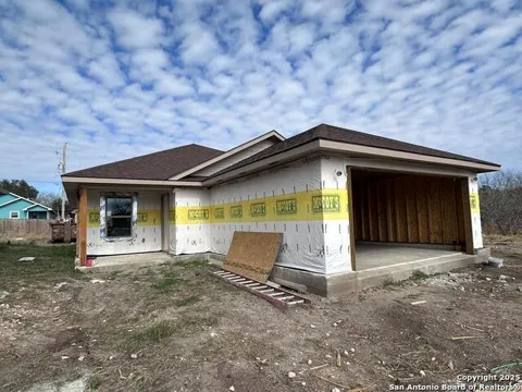 808 W Bates