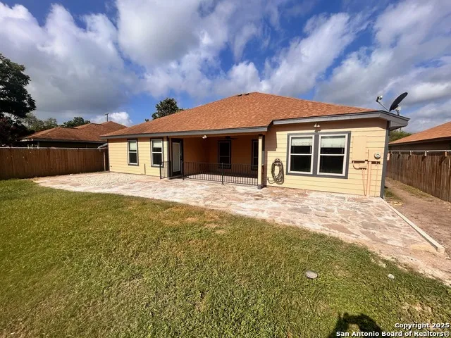 113 S Third Skidmore, TX 78389