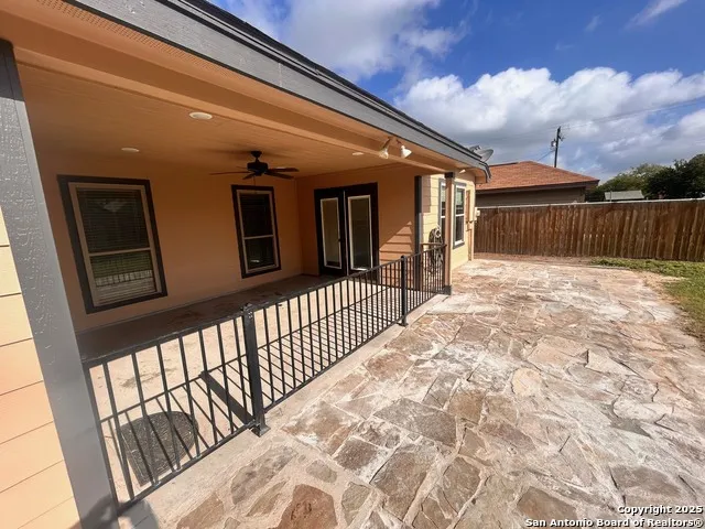 113 S Third Skidmore, TX 78389