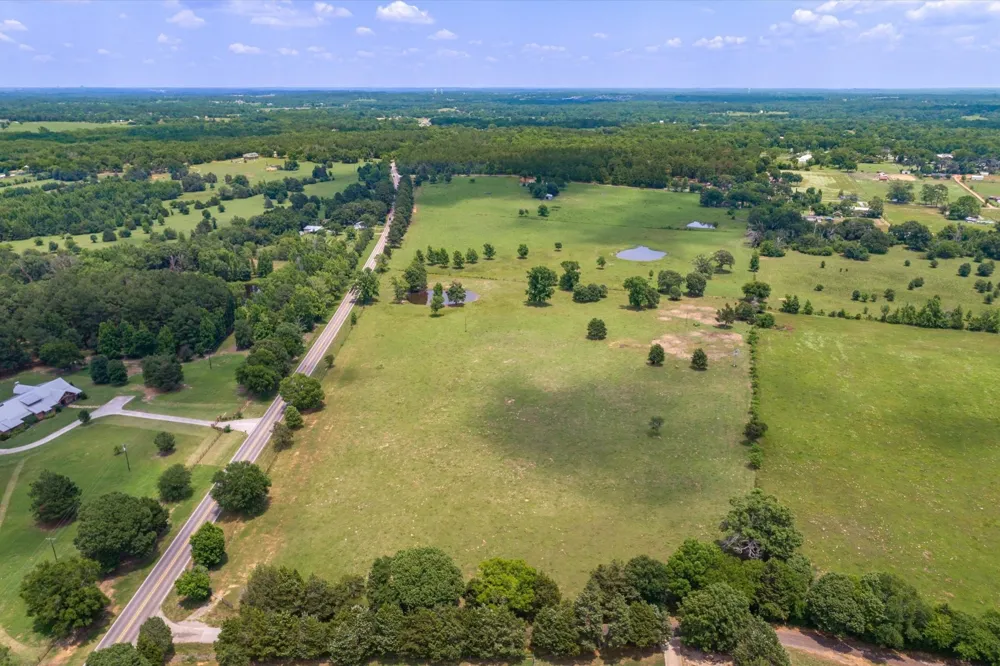 17104 County Road 1100 Flint, TX 75762