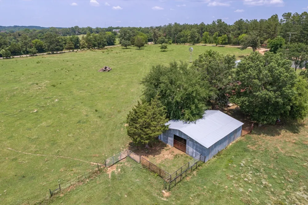 17104 County Road 1100 Flint, TX 75762