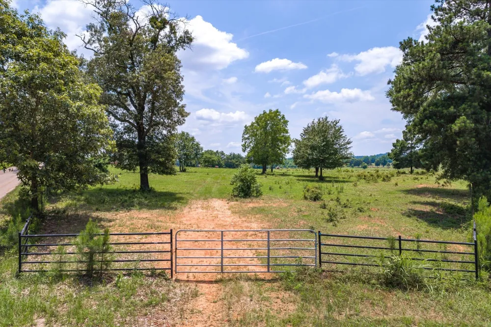 17104 County Road 1100 Flint, TX 75762