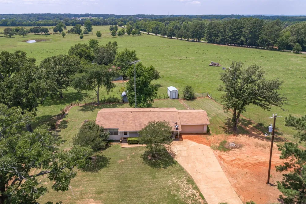 17104 County Road 1100 Flint, TX 75762