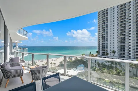 17475 Collins Ave #503
