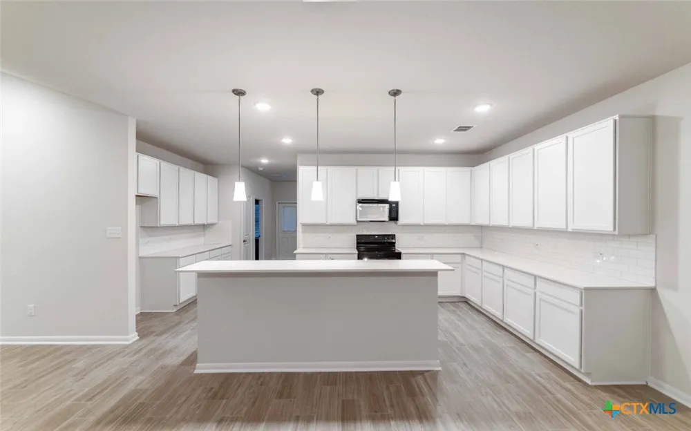 300 Jills Path Seguin, TX 78155