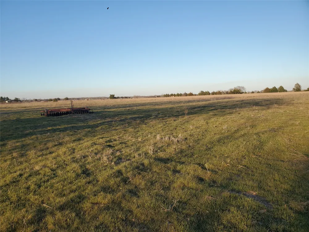 C. R. 2610 Ivanhoe, TX 75447