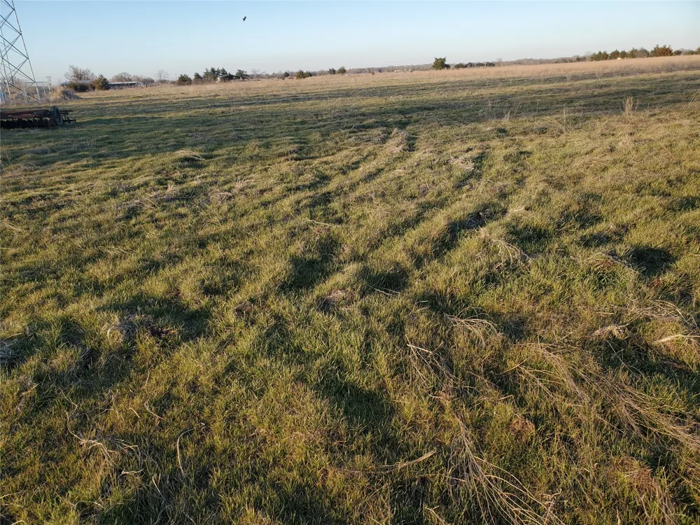 C. R. 2610 Ivanhoe, TX 75447