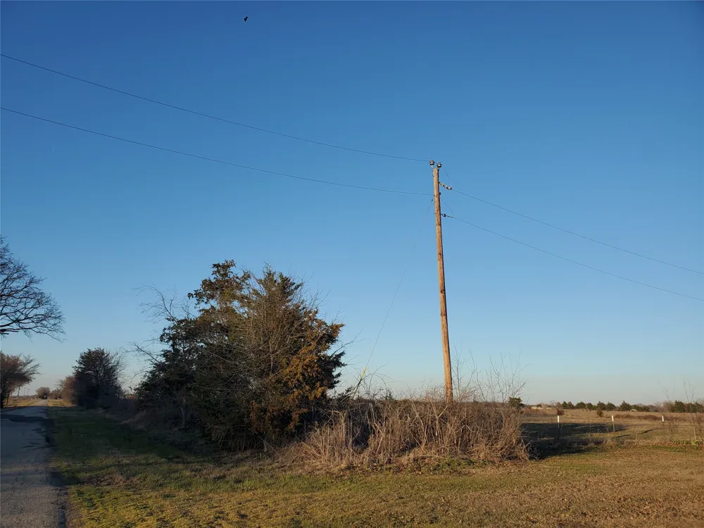C. R. 2610 Ivanhoe, TX 75447