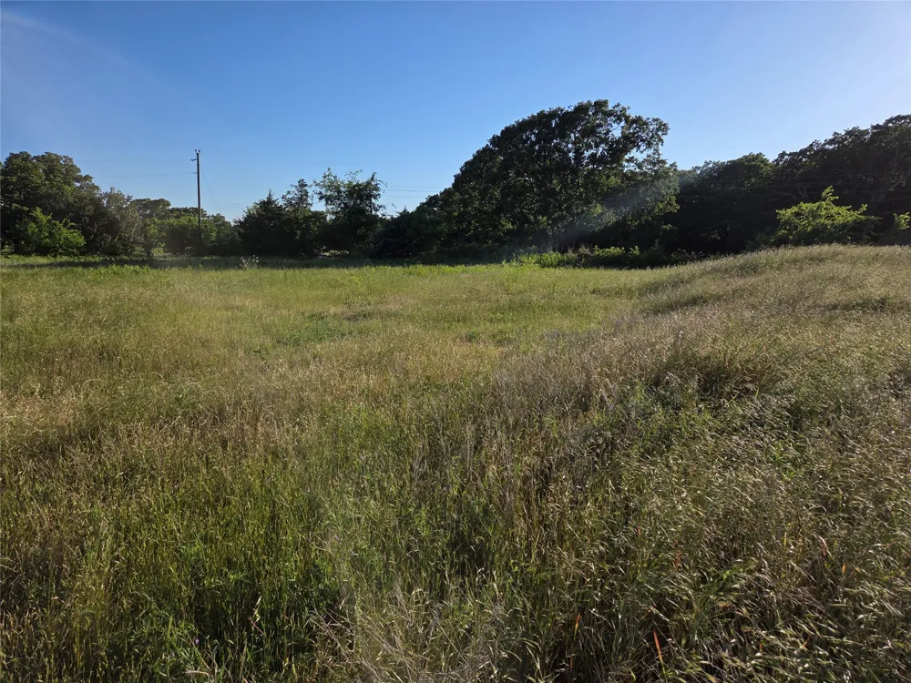 C. R. 2610 Ivanhoe, TX 75447