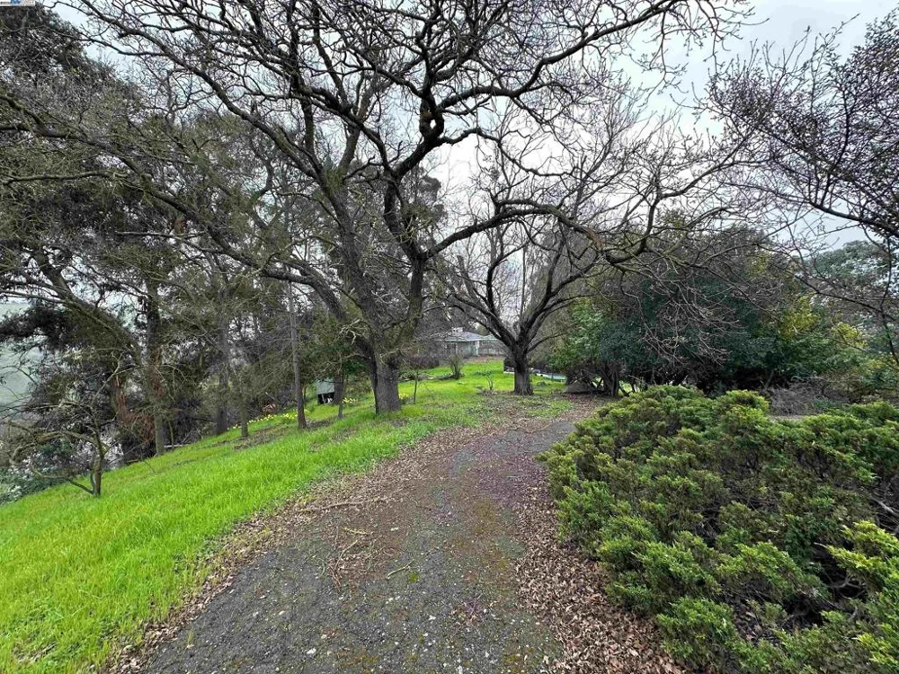 1160 Dunsyre Dr. Lafayette, CA 94549