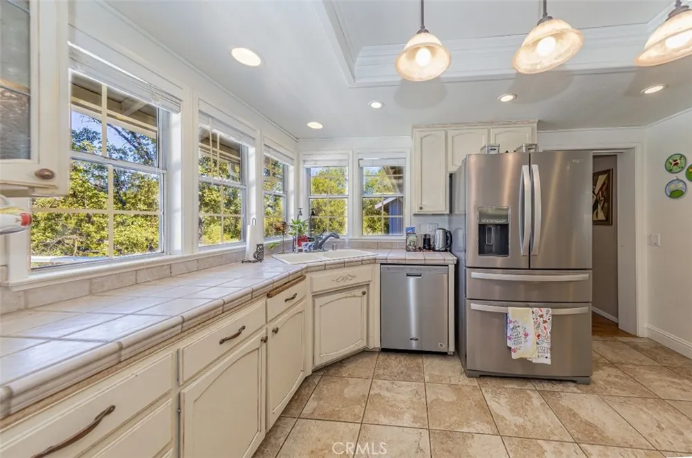 50622 Critter Creek Lane Oakhurst, CA 93644