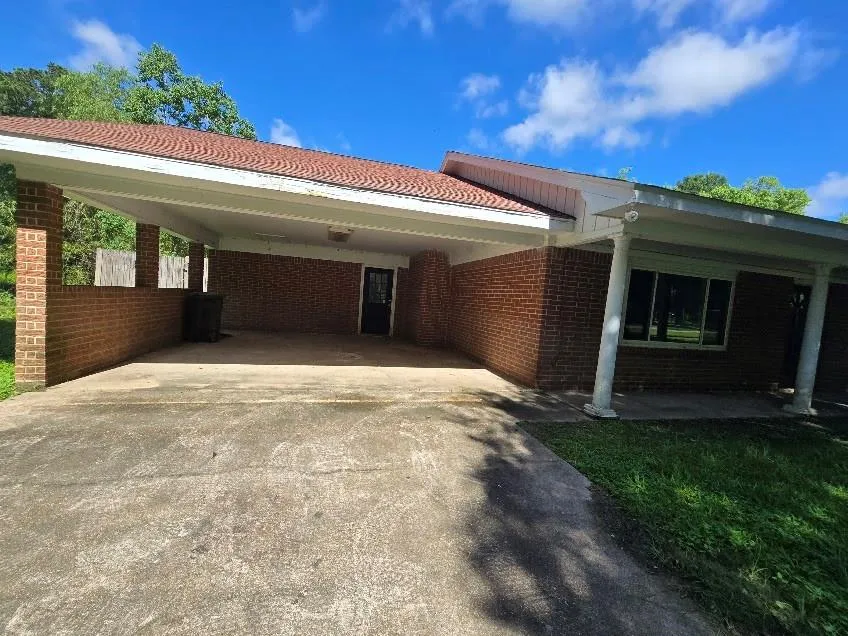 424 County Road 140 Liberty, TX 77575