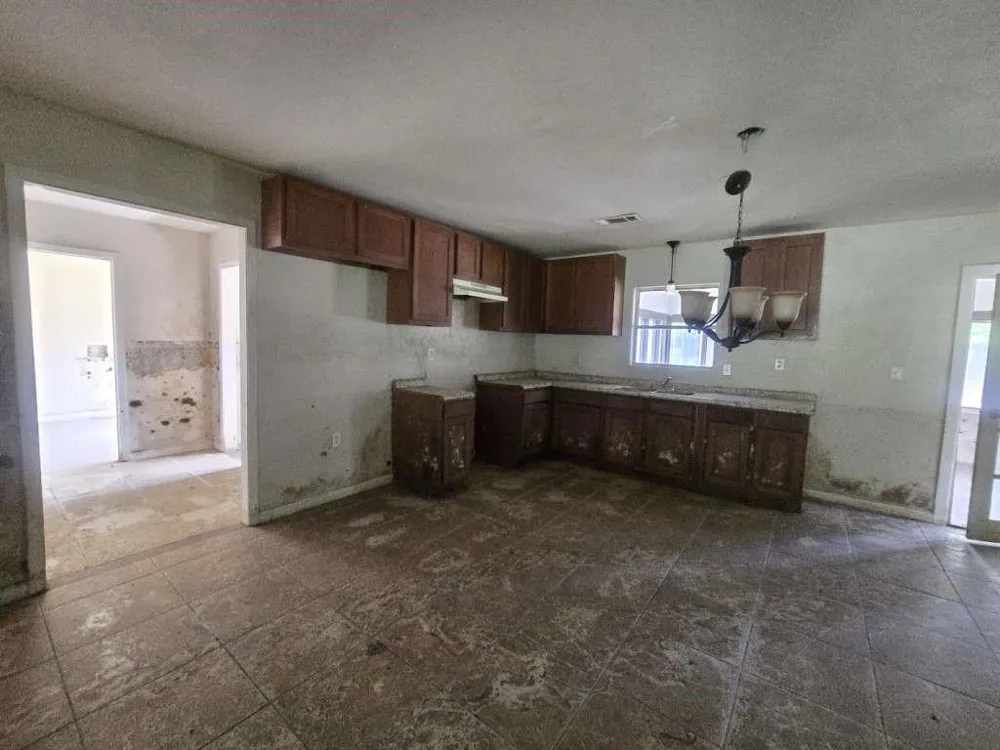 424 County Road 140 Liberty, TX 77575