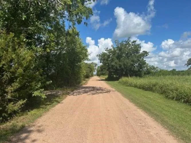 9411 Heron Lane Bellville, TX 77418