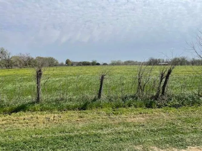 9411 Heron Lane Bellville, TX 77418