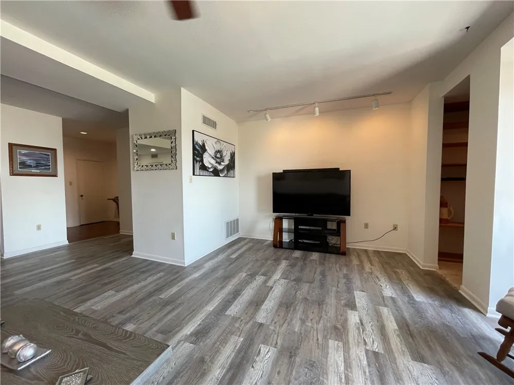 520 S Chaparral Street #402 Corpus Christi, TX 78401