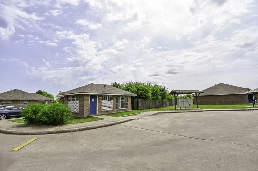100 Justin Way Eagle Lake, TX 77434