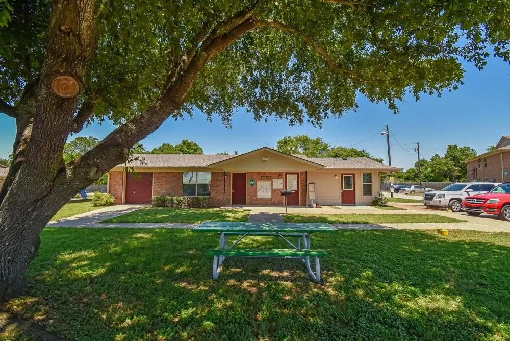 200 Daniels Dr Kerens, TX 75144