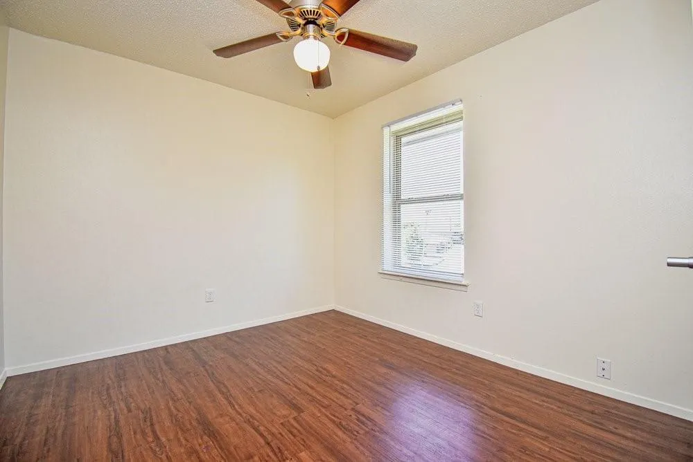 200 Daniels Dr Kerens, TX 75144