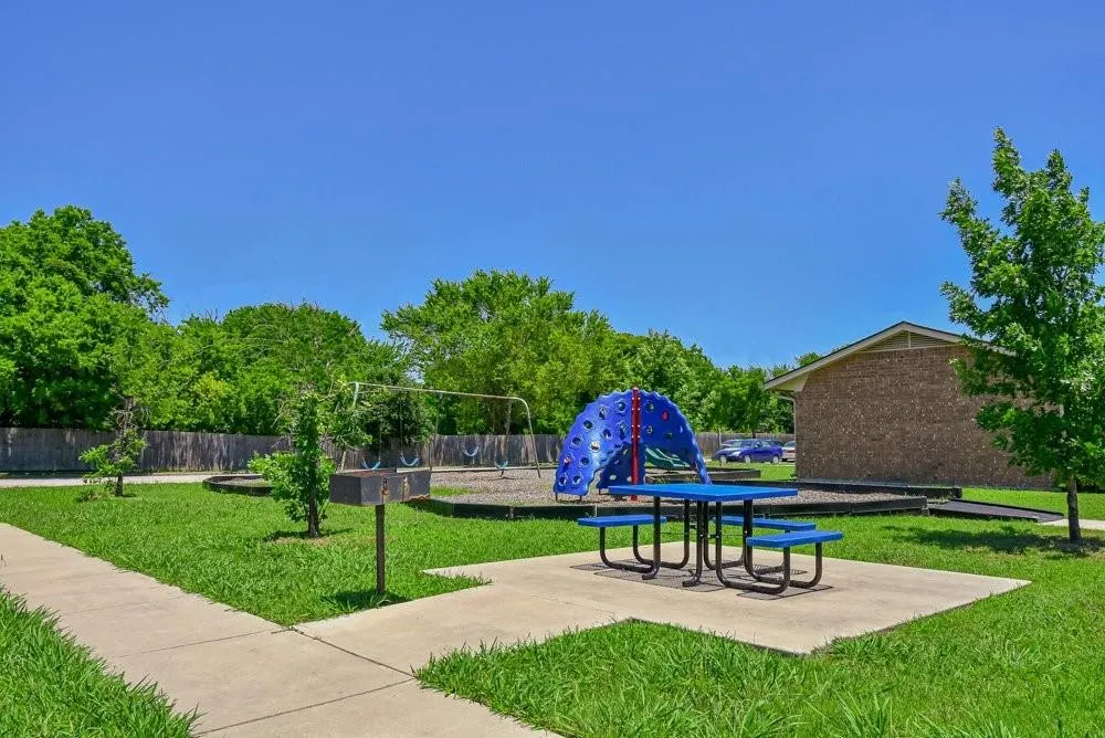 200 Daniels Dr Kerens, TX 75144