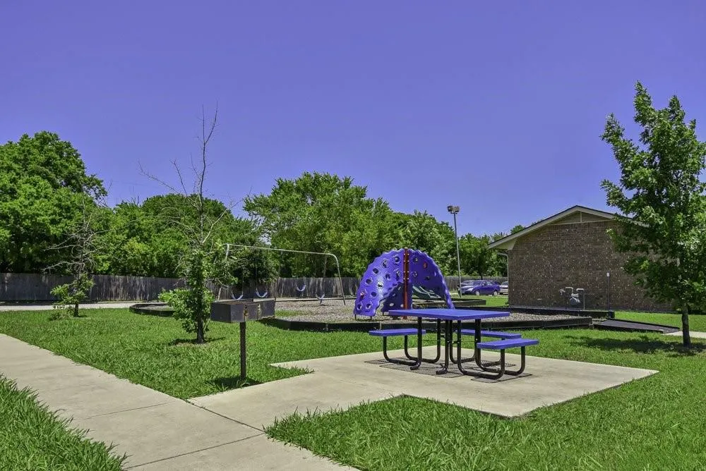200 Daniels Dr Kerens, TX 75144