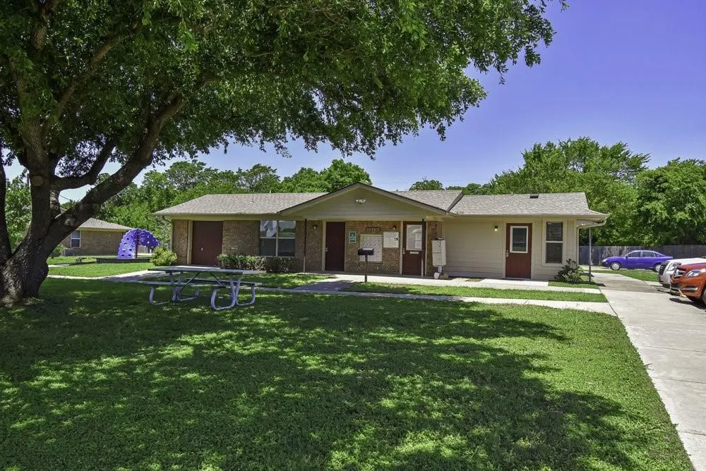 200 Daniels Dr Kerens, TX 75144