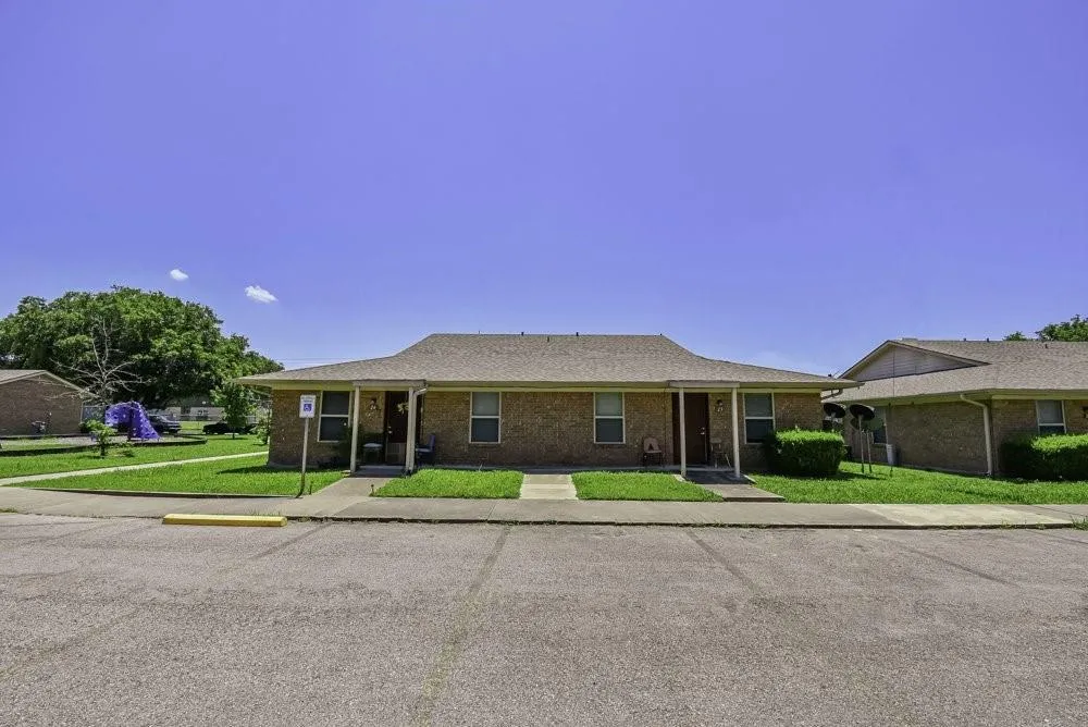 200 Daniels Dr Kerens, TX 75144